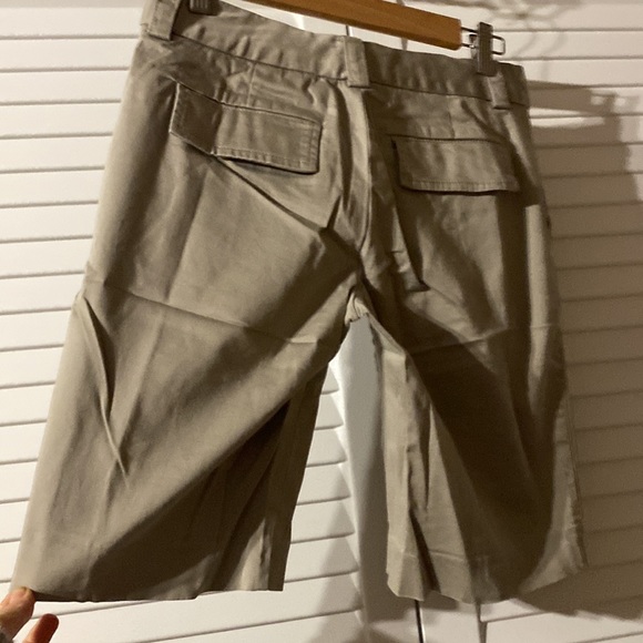 EUC Banana Republic burmuda shorts - Picture 3 of 11
